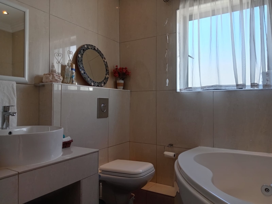 To Let 2 Bedroom Property for Rent in Calypso Beach Western Cape